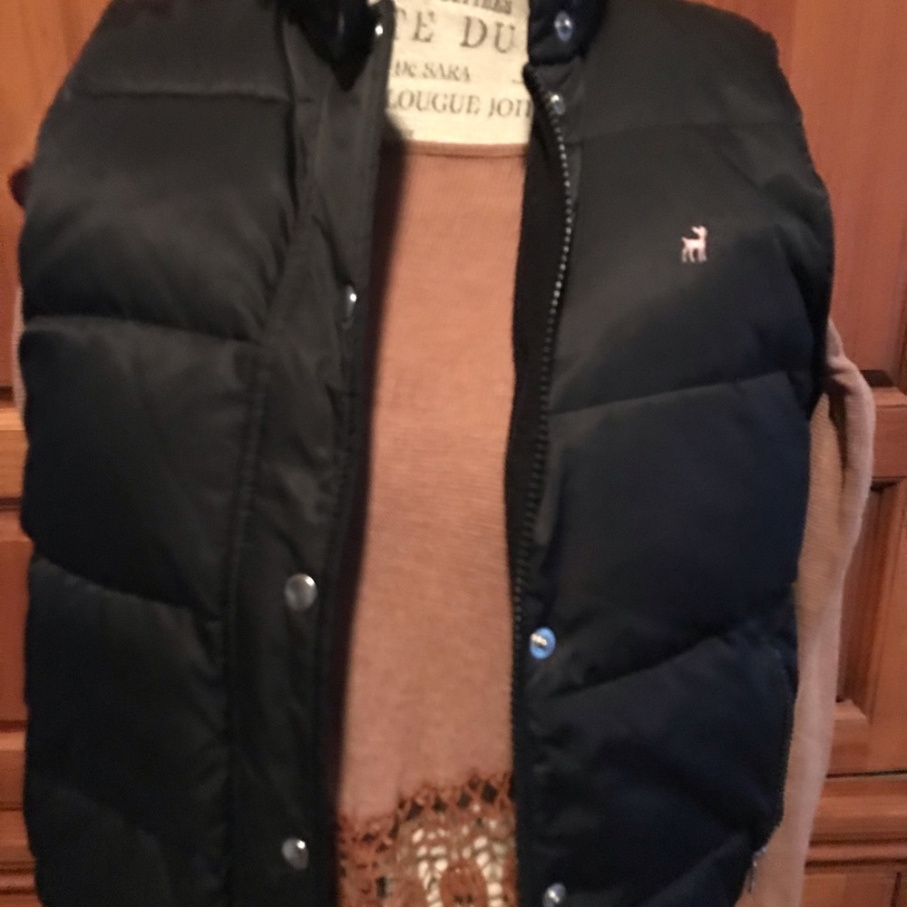 Black warm puffer vest